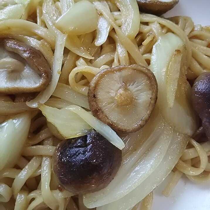 しいたけと玉ねぎの焼うどん(^^)